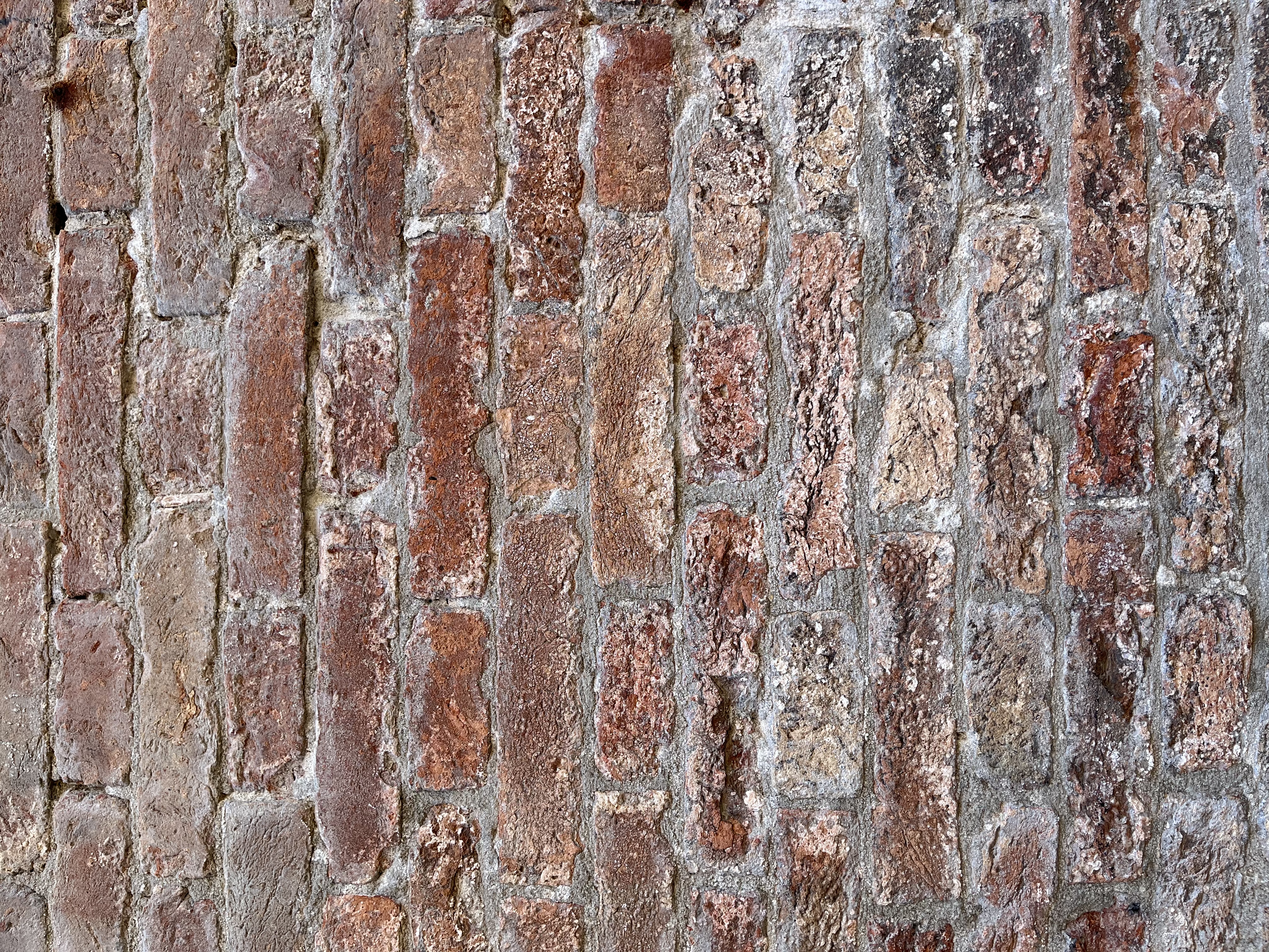 Historisches Mauerwerk beim Bauen im Bestand